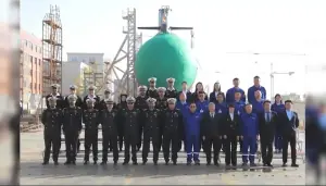 پاک بحریہ کی جدید ہتھیاورں سے لیس آبدوز &rsquo;غازی&lsquo; چین میں لانچ