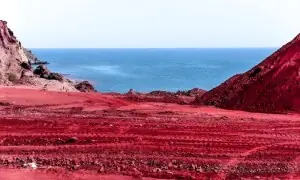 ایران کا جزیرہ بارش کے بعد ’خون‘ میں نہا گیا ایران کا جزیرہ بارش کے بعد ’خون‘ میں نہا گیا