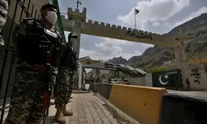 پاک افغان بارڈر بندش: خیبرپختونخوا کو ڈھائی ارب روپے کا نقصان پاک افغان بارڈر بندش: خیبرپختونخوا کو ڈھائی ارب روپے کا نقصان