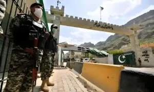 پاک افغان بارڈر بندش: خیبرپختونخوا کو ڈھائی ارب روپے کا نقصان پاک افغان بارڈر بندش: خیبرپختونخوا کو ڈھائی ارب روپے کا نقصان