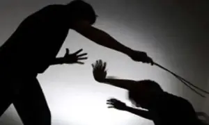 مالک کا گھریلو ملازمہ پر تشدد، سیڑھیوں سی نیچے پھینک دیا مالک کا گھریلو ملازمہ پر تشدد، سیڑھیوں سی نیچے پھینک دیا