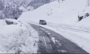 بارش اور دھند سے سردی میں اضافہ، موٹرویز بند، الرٹ جاری