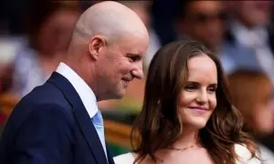 سابق انگلش کرکٹر نے خود سے 18 سال کم عمر کی لڑکی سے شادی کرلی