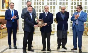 خسارے میں چلنے والے اداروں کی شفاف طریقے سے نجکاری کی جائے: وزیراعظم