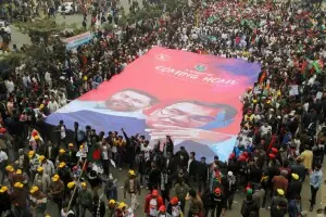 بنگلہ دیش: جلا وطن رہنما کی 17 برس بعد واپسی