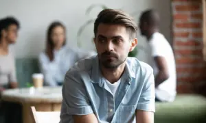 شرمیلے افراد کی محفل میں جانے سے ہچکچاہٹ، ماہرین نے حل نکال لیا