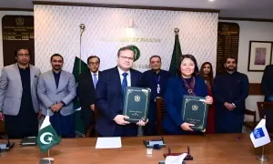 پاکستان اور ایشیائی ترقیاتی بینک کے درمیان 730 ملین ڈالر کے دو منصوبوں پر دستخط