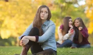 دوستی کا ٹوٹنا: والدین اس مشکل میں بچوں کا سہارا بن سکتے ہیں