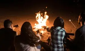 سردیوں میں آگ سینکنا سکون یا خطرہ؟ 5 بڑے نقصانات اور احتیاطی تدابیر