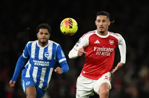 Arsenal respond to Man City challenge with narrow win