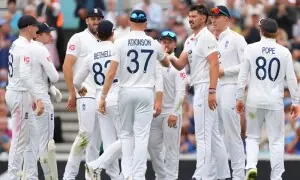 انگلینڈ کو ایشیز کے دوران ایک اور دھچکا، اہم فاسٹ باؤلر سیریز سے باہر