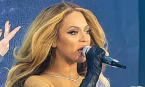 Beyonc&eacute; joins billionaire musicians club