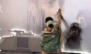 ریکھا کی امیتابھ بچن کے نواسے کو &rsquo;فلائنگ کِس&lsquo;، ماجرا کیا ہے؟