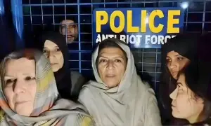 اڈیالہ جیل کے باہر علیمہ خان کا دھرنا پولیس کارروائی کے بعد ختم، واٹر کینن کا استعمال
