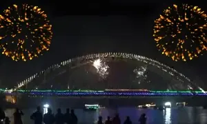 پاکستان سمیت دنیا بھر میں سالِ نو کا آغاز، آتش بازی کے شاندار مظاہرے