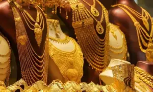 نئے سال کے دوسرے روز سونے کی قیمت نے عوام پر بجلیاں گرادیں نئے سال کے دوسرے روز سونے کی قیمت نے عوام پر بجلیاں گرادیں