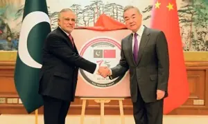 اسحاق ڈار کا دورہ چین: سی پیک سمیت مختلف شعبوں میں تعاون کو نئی جہت دینے پر اتفاق