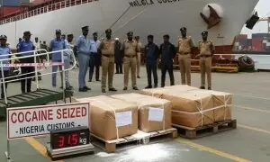 نائیجیریا: بحری جہاز سے 31 کلو کوکین برآمد، عملے کے 22 بھارتی ارکان گرفتار نائیجیریا: بحری جہاز سے 31 کلو کوکین برآمد، عملے کے 22 بھارتی ارکان گرفتار