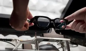 &rsquo;آٹو فوکس&lsquo;عینک: کمزور بینائی والے افراد کی بڑی مشکل حل