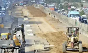 K-IV water pipeline work on Karachi&rsquo;s University Road halted