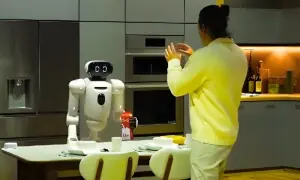 لانڈری سے گھریلو معاونت تک ہر کام کرنے والا ’ایل جی‘ کا اے آئی روبوٹ لانڈری سے گھریلو معاونت تک ہر کام کرنے والا ’ایل جی‘ کا اے آئی روبوٹ