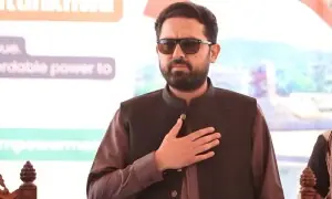 وزیراعلیٰ خیبرپختونخوا کراچی پہنچ گئے، ایئرپورٹ پر پی ٹی آئی کارکنوں کی بڑی تعداد موجود