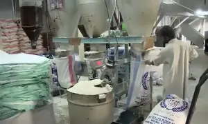 ملک میں آٹے اور چینی کی قیمتیں آسمان پر پہنچ گئیں