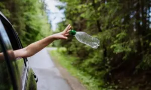 دبئی کی گلیوں میں کچرا پھینکنے پر 500 درہم جرمانہ