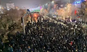 ایران میں سرکاری املاک اور فورسز پر حملوں میں شدت، فوج میدان میں آگئی