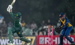 تیسرا ٹی 20: سری لنکا کے ہاتھوں پاکستان کو 14 رنز سے شکست، سیریز 1-1 سے برابر