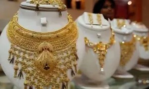 سونا آج بھی ہزاروں روپے مہنگا، فی تولہ قیمت کتنی ہو گئی؟