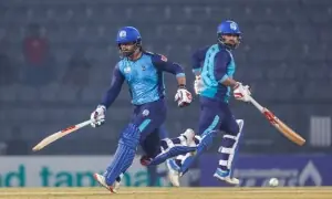 افغان کرکٹر محمد نبی اور بیٹے نے ایک ہی ٹیم میں کھیل کر نئی تاریخ رقم کردی