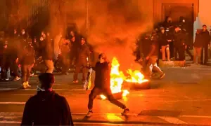 امریکا نے اپنے تمام شہریوں کو &rsquo;فوری طور پر&lsquo; زمینی راستوں سے ایران چھوڑنے کی ہدایت کردی