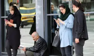 ایران میں پابندیوں میں نرمی: بیرونِ ملک فون کالز جزوی طور پر بحال ایران میں پابندیوں میں نرمی: بیرونِ ملک فون کالز جزوی طور پر بحال