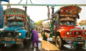 پانی سے محروم کراچی میں واٹر ٹینکر سسٹم ختم کرنے کا فیصلہ