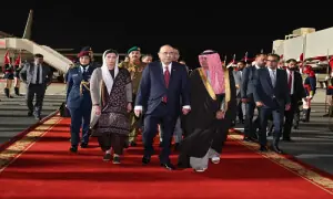 President Zardari arrives in Manama on four-day visit to Bahrain