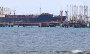 امریکا سے کشیدگی پر درجنوں تجارتی جہاز ایرانی بندرگاہوں سے باہر رک گئے