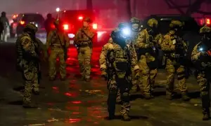 آئس کے خلاف مظاہروں میں شدت، ٹرمپ کی فوج تعینات کرنے کی دھمکی