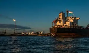 بھارت کا ایران پر بحری جہاز پکڑنے کا الزام، عملے تک رسائی کا مطالبہ