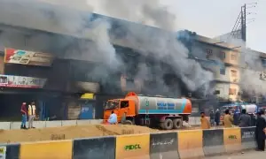 آتشزدگی کے وقت گُل پلازہ میں کتنے لوگ موجود تھے، آگ سے بچنے کا کیا انتظام تھا؟