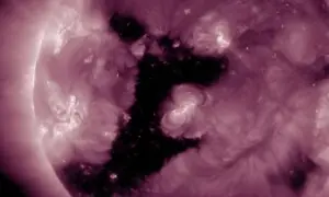 سورج میں 10 لاکھ کلومیٹر طویل سوراخ، سائنسدان حیران