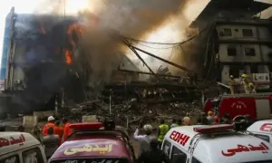 گل پلازہ میں لگی آگ 35 گھنٹوں بعد بھی بے قابو، 14 افراد ہلاک، 65 لاپتہ