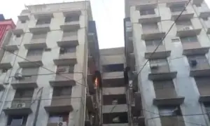 کراچی: صدر کوآپریٹو مارکیٹ کی چوتھی منزل پر فلیٹ میں آگ لگ گئی