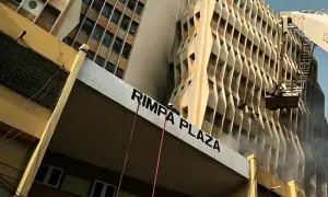 گُل پلازا میں آتشزدگی کے بعد ملحقہ رمپا پلازا غیر محفوظ قرار