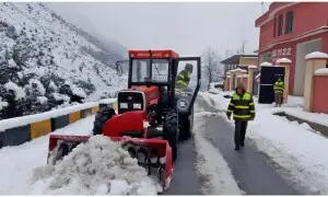 مری میں برفباری سے نظام زندگی متاثر، سیاحوں کا داخلہ بند، ریسکیو آپریشن جاری
