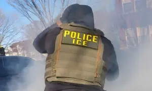 خاتون کو گولی مارنے والے امیگریشن افسر کی تحقیقات کی کوشش کرنے والا ایف بی آئی ایجنٹ مستعفی