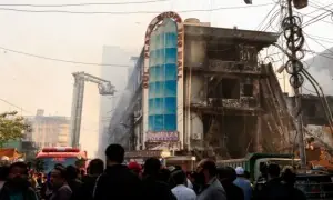 سانحہ گل پلازہ: ایک ہی خاندان کے 4 افراد کی شناخت مکمل، شناخت شدہ لاشوں کی تعداد 28 ہوگئی