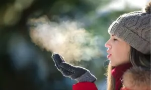 سردیوں میں منہ سے بھاپ نکلتی ہے، گرمیوں میں کیوں نہیں؟