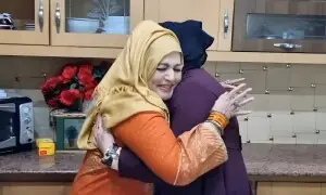 طویل ناراضی کے بعد نشو بیگم کی بیٹی سے ملاقات، جذباتی مناظر وائرل