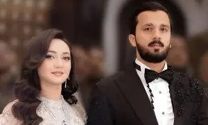 رجب بٹ اور ایمان کے درمیان طلاق کی خبریں، ساس نے حقیقت بتادی رجب بٹ اور ایمان کے درمیان طلاق کی خبریں، ساس نے حقیقت بتادی